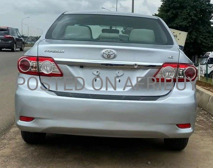 SILVER TOYOTA COROLLA 2012